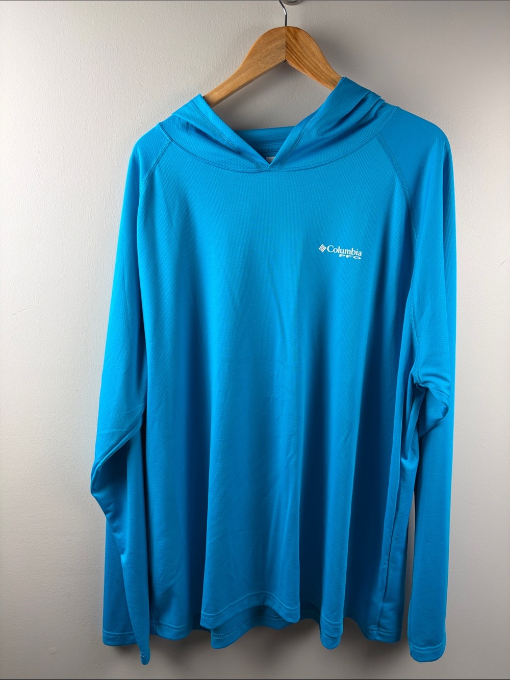Columbia Bright Aqua Hooded Performance Long-Sleeve Shirt